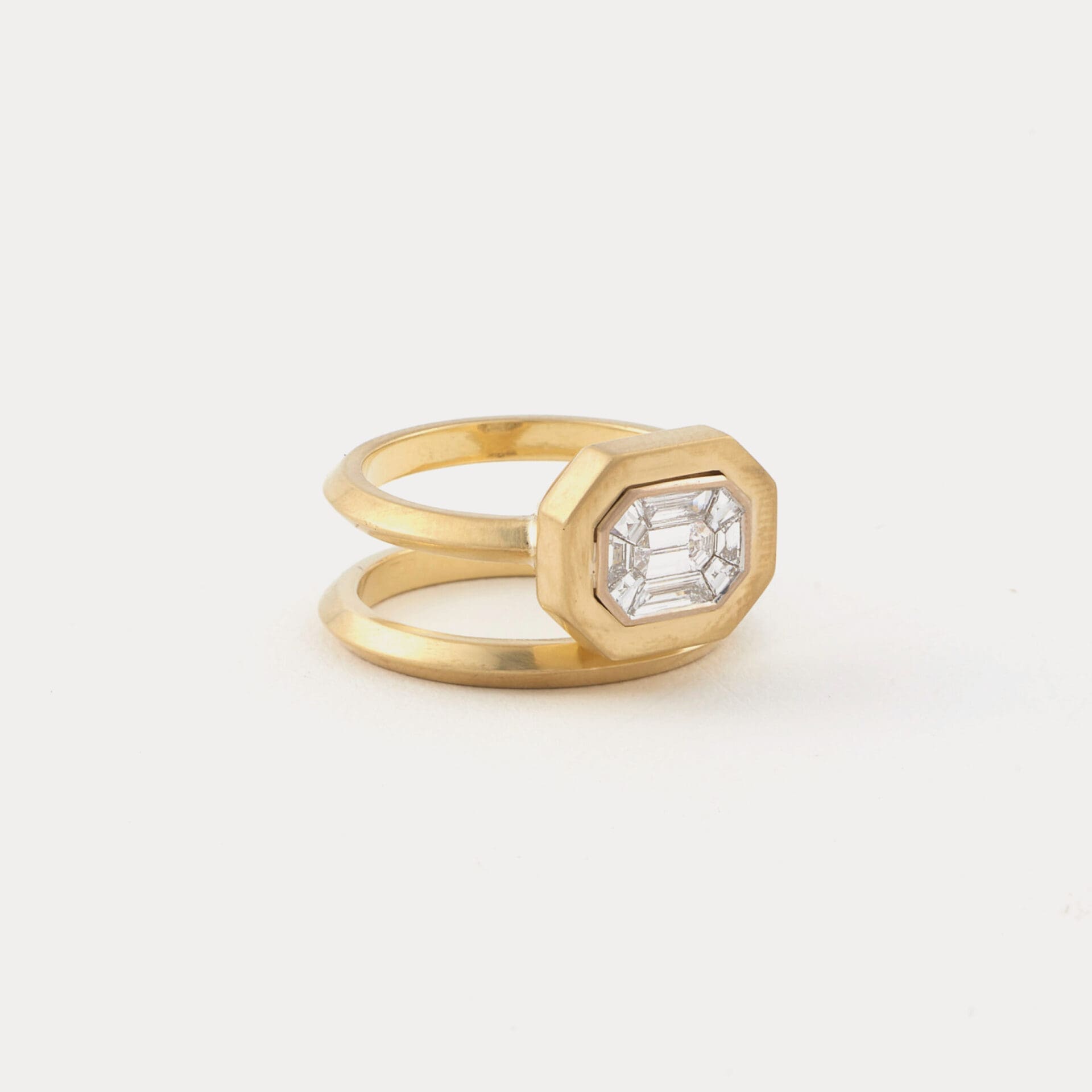 18KYG Mosaic Diamond Spiral Electra Ring