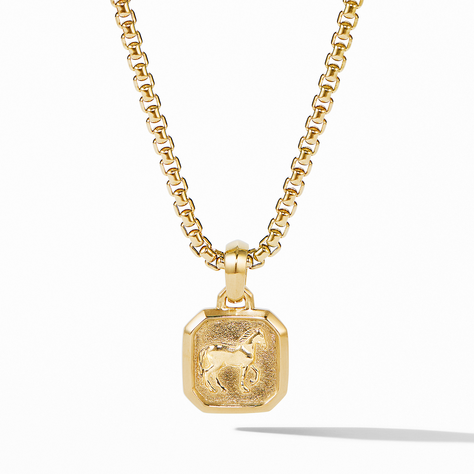 Petrvs Horse Amulet in 18K Yellow Gold, 13.4mm