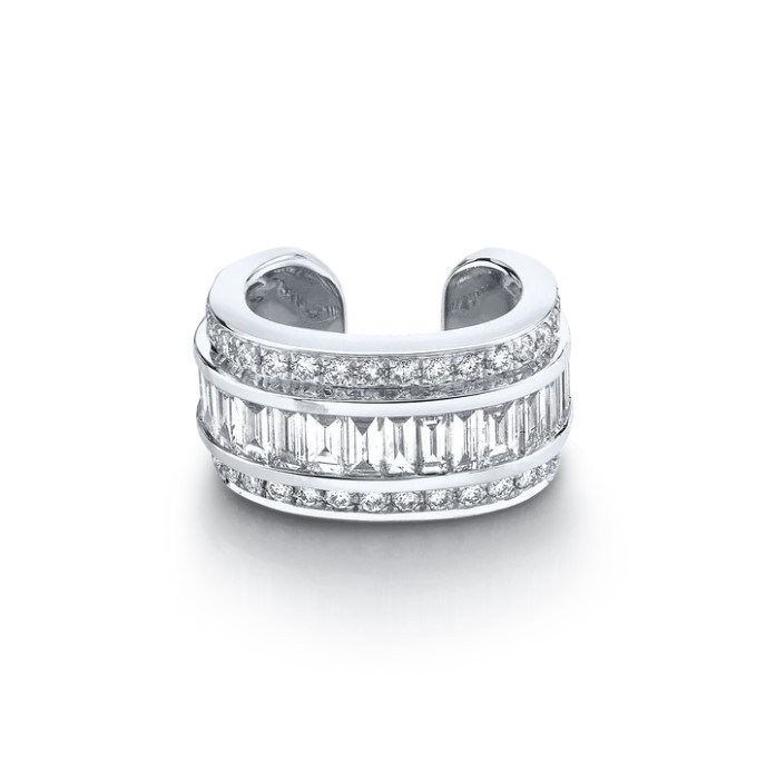 SINGLE 18K WHITE GOLD STACKED DIAMOND EAR CUFF